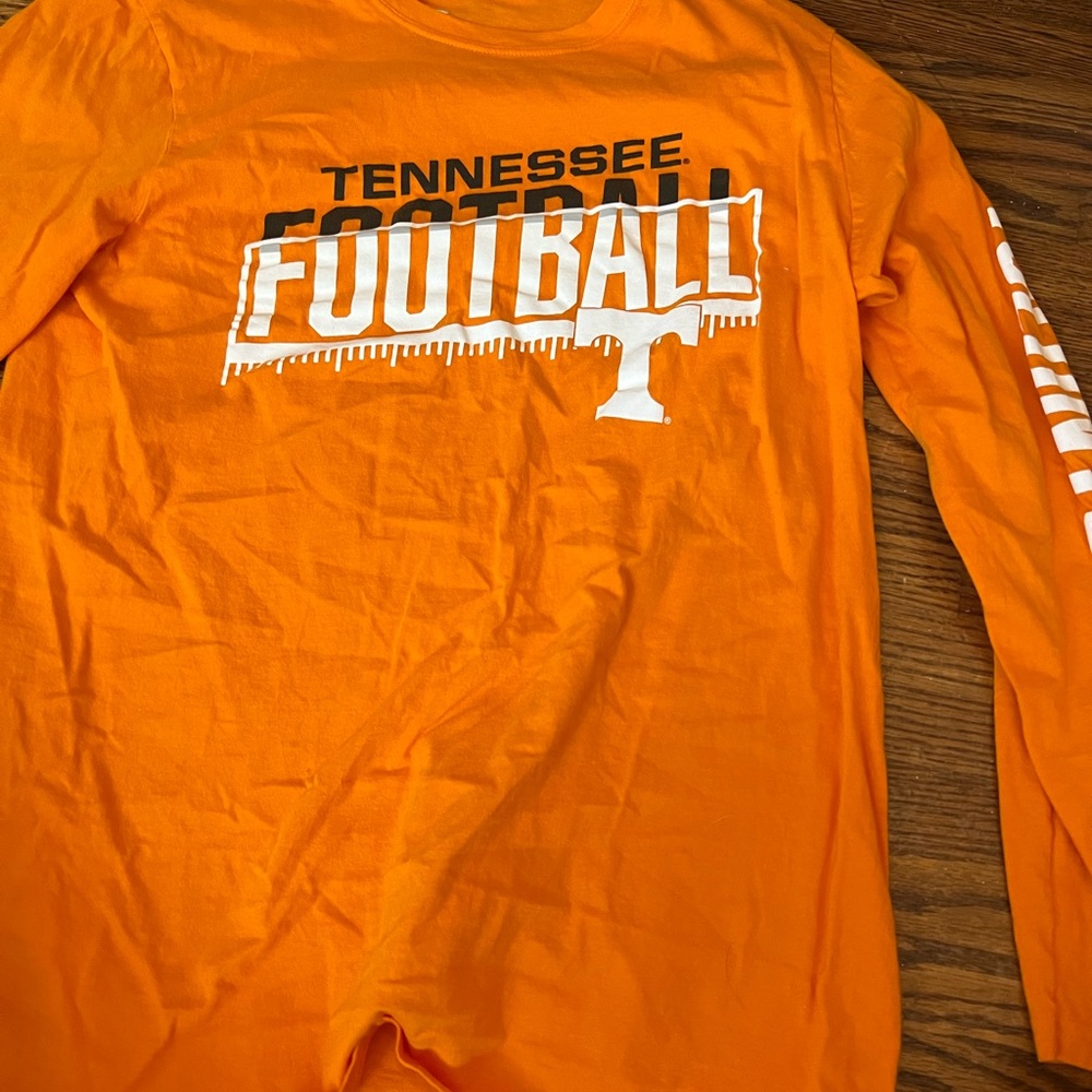 TENNESSEE FOOT BALL LONG SLEEVE*** WORN ONCE!!!!